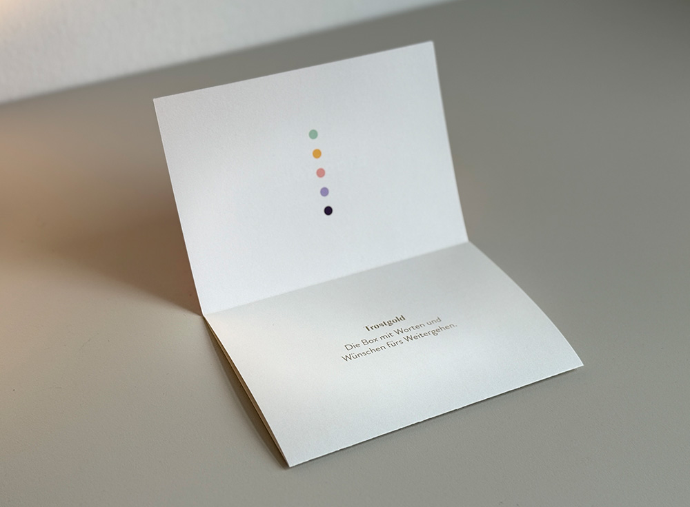 Einleger halb aufgeklappt Box Trostgold