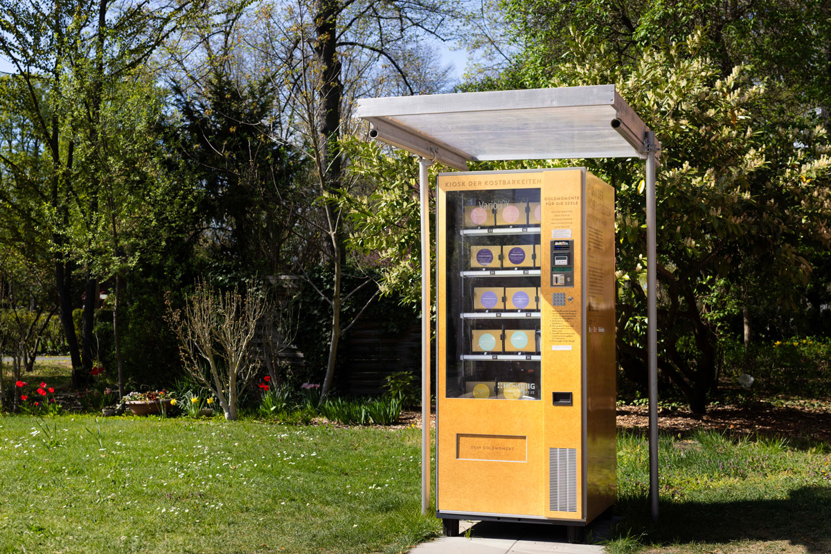 Automat Kiosk der Kostbarkeiten auf Friedhof